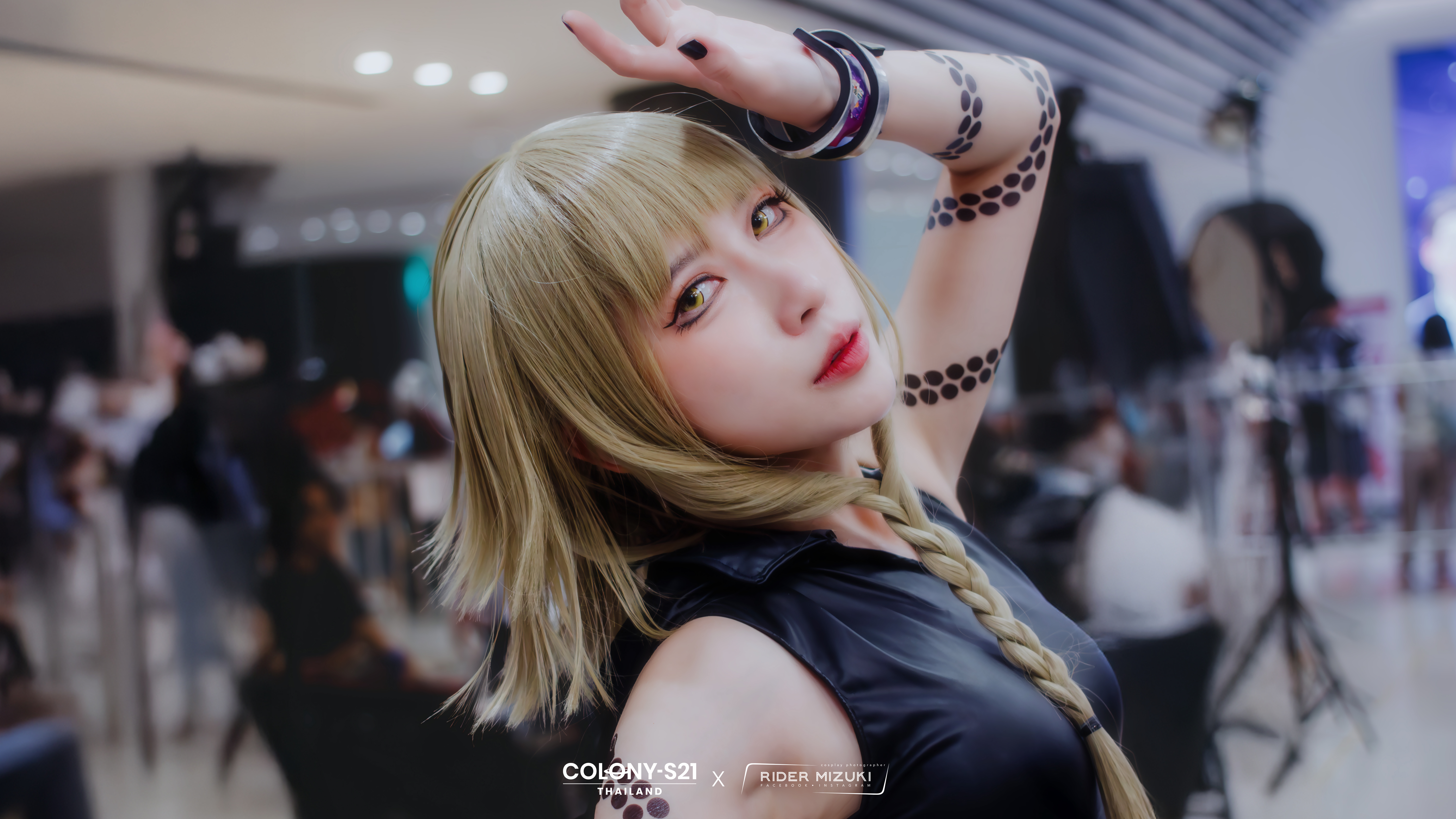 Colony S21 cosplayer
